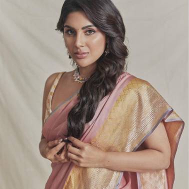 Glam Shot :Actress Samyuktha in Salmon Pink Saree