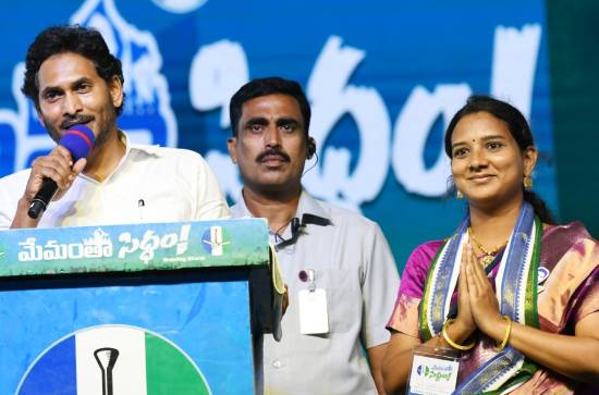 Unlike Lokesh, Lavanya will be in this constituency : Jagan endorses YCP Mangalagiri candidate