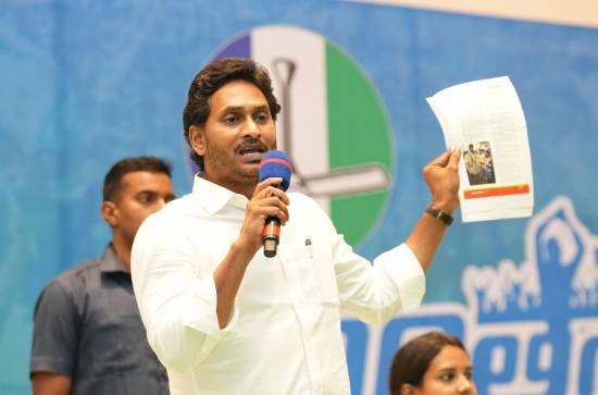 YCP govt had to clear Rs.120 crores due from TDP rule : YS Jagan in weavers meet