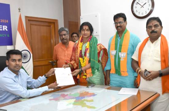 Hyderabad BJP candidate Madhavi Latha files nomination