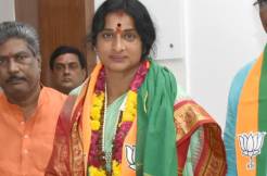 Hyderabad BJP candidate Madhavi Latha files nomination