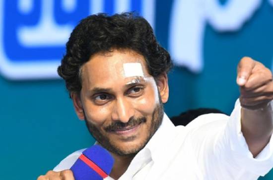 Srikakulam welcomes Jagan with a sea of supporters on Day 22